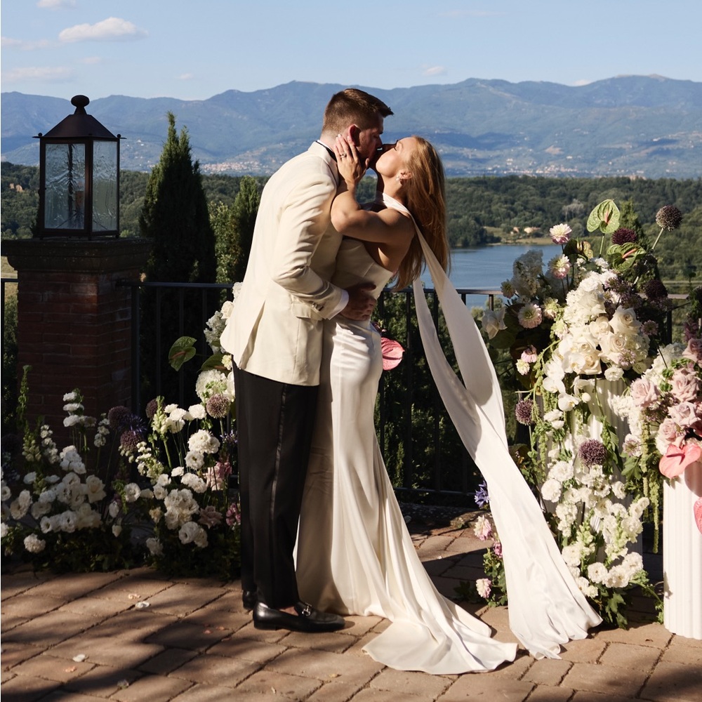 Chosen by KYHA Salacea Wedding Gown - Picture 7 of 14